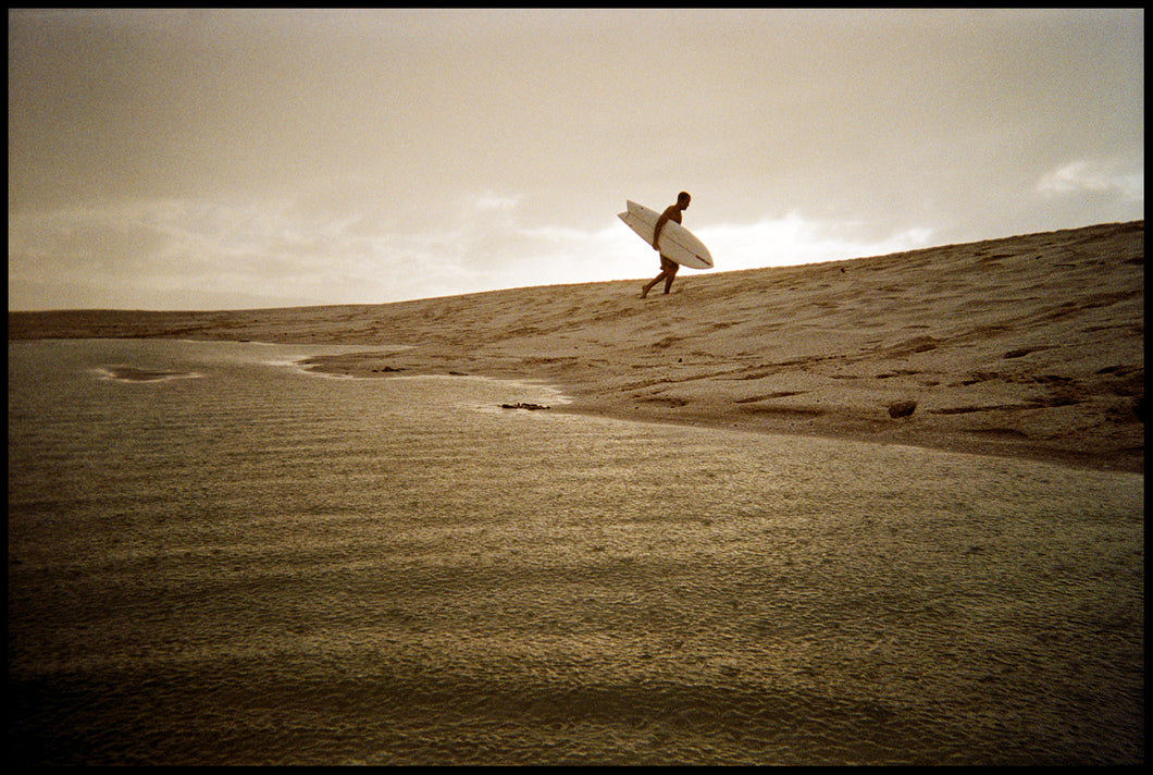 Jack Johnson, Surfing in The Rain (Hawaii, 2005)